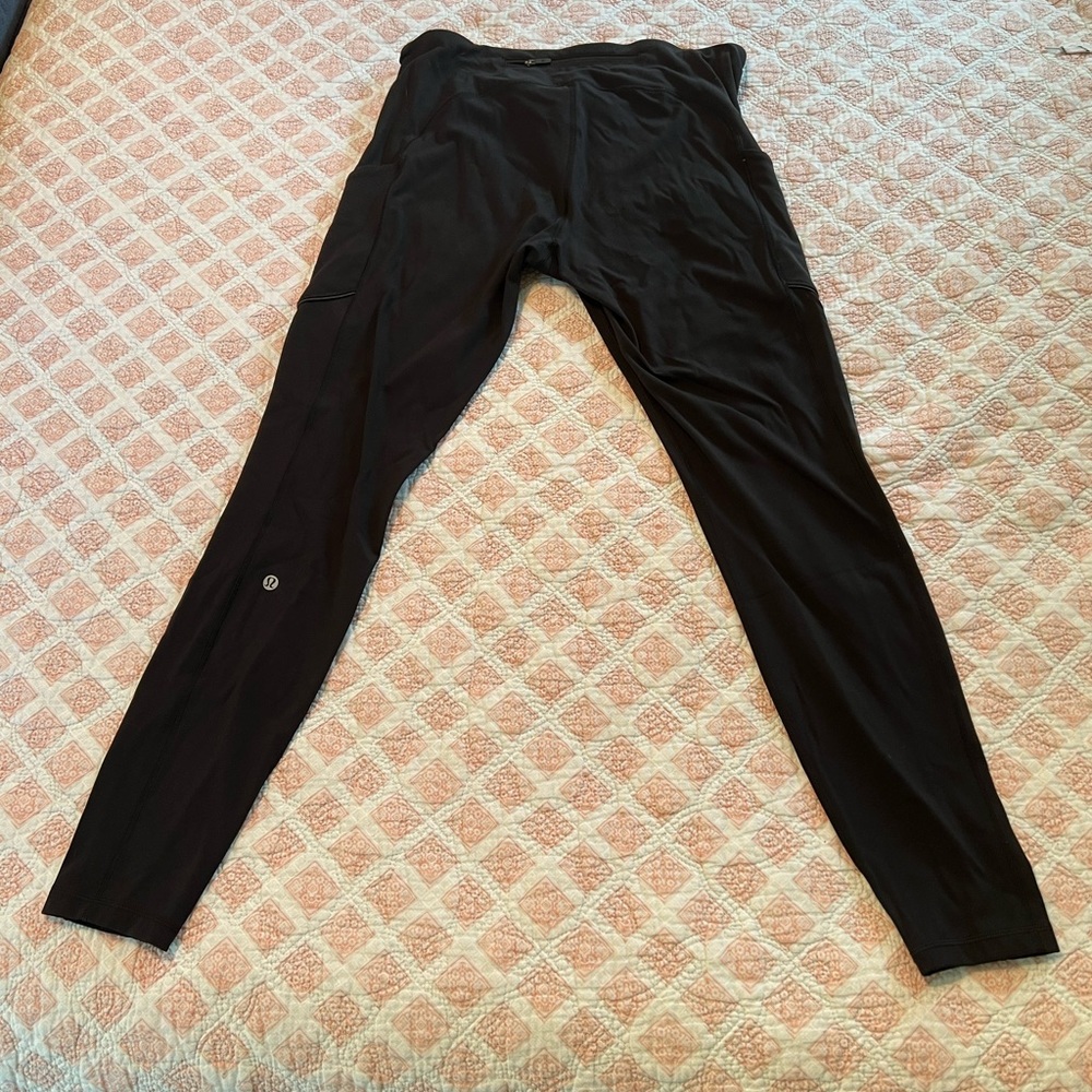 Lululemon Size 10 Black leggings with pockets